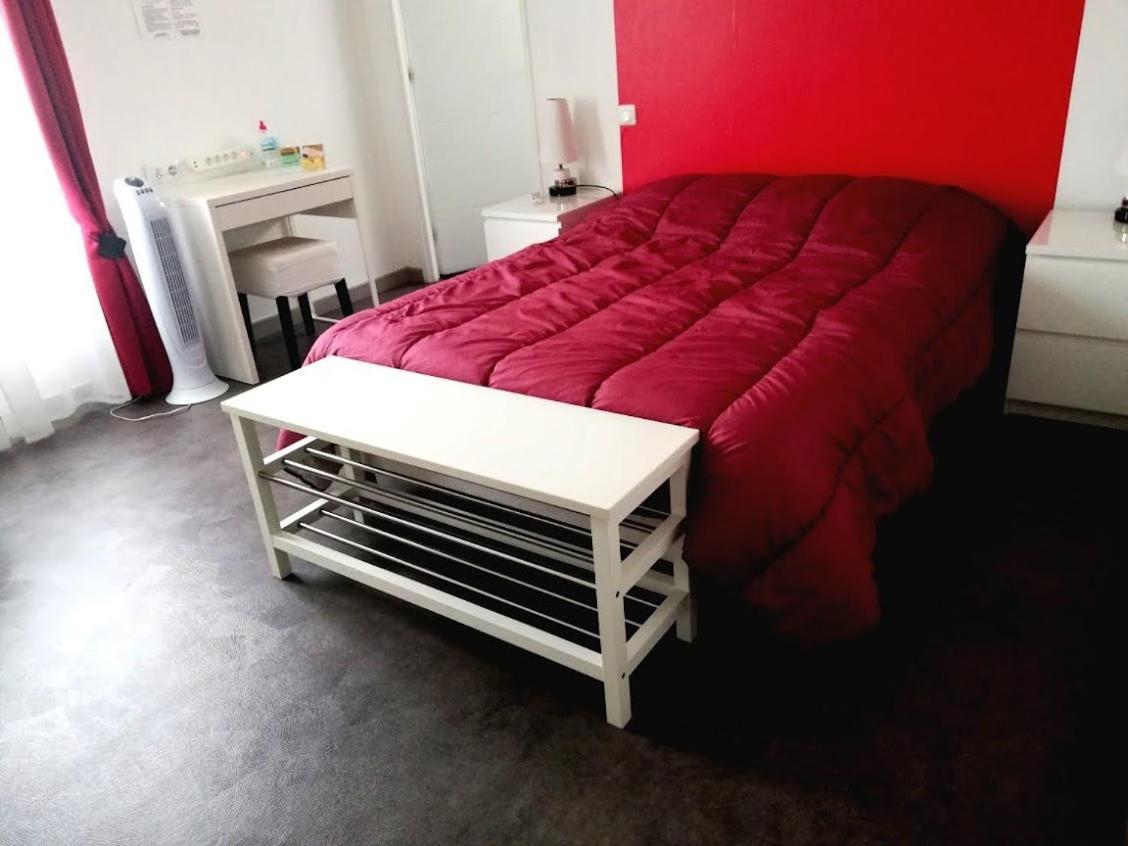 Chambre Avec Salle De Bain Privatisee Avec Petit Dejeuner Compris Auxonne Esterno foto